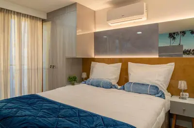 a bedroom with a large bed in a room at 25 Porto Novíssímo Estudio em Cedofeita AC Olive in Porto