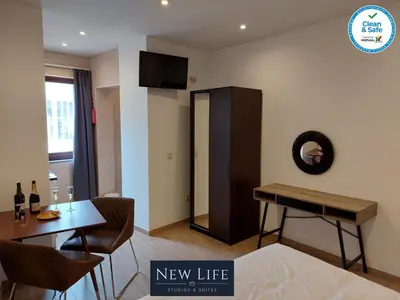 a new life apartment with a table and a dining room at New Life - TORRE CLÉRIGOS STUDIO-3T in Porto