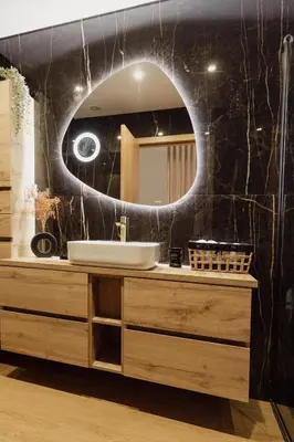 a bathroom with a sink and a mirror at Coruja’s House AL OPO in Porto
