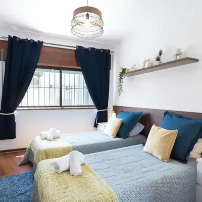 Host Wise - Comfy Bright Flats with Netflix