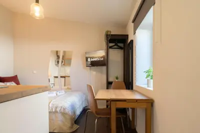 a small room with a table and a bed at Host Wise - Impressive Restful Houses in Porto
