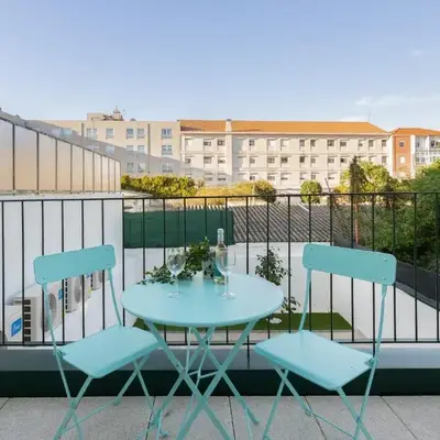 Host Wise - Modern Studios with Terrace - Walk Everywhere