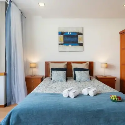 Host Wise - Bright Quiet Flats - Prime Location