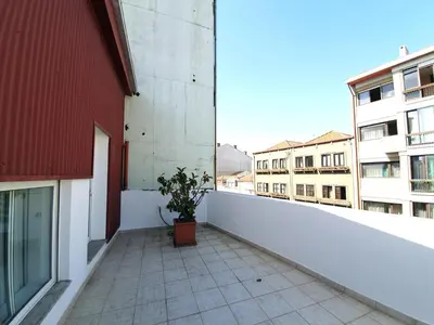 a balcony with a plant on the side of a building at Sonetos - Guest House in Porto