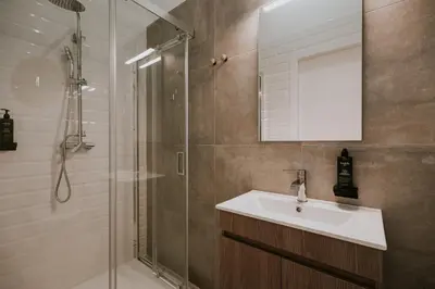 a bathroom with a sink and a shower at Porto Hostel Cúpula in Porto