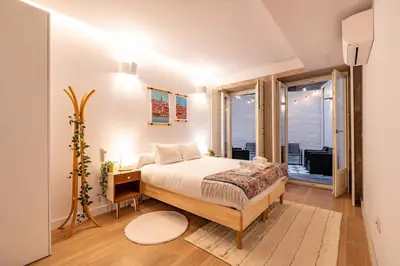 a bedroom with a bed and a window at VIVA Jolicoeur Porto in Porto