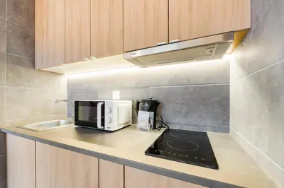 a kitchen counter with a microwave and a sink at GuestReady - A pleasant stay in Porto in Porto