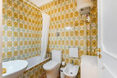 a small bathroom with a toilet and a sink at GuestReady - A pleasant stay in Porto in Porto