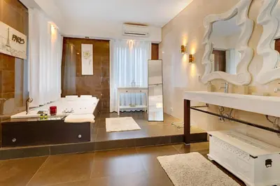 a bathroom with two sinks and a large mirror at Apartment Boutique Santa Catarina 2 in Porto