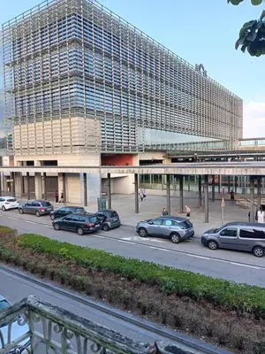 a building with a balcony and a door at Porto Centro Station in Porto