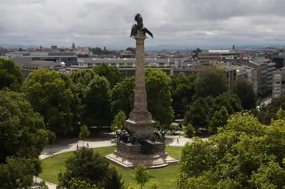 a statue in the middle of a park with trees at Boavista Charm Balcony Loft in Porto