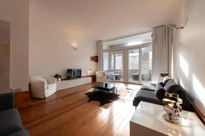 a building with a door and a hallway with windows at Fontainhas Flat: Balcony & Parking in Porto
