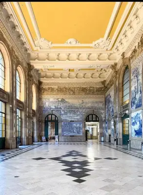 a large room with a large ceiling and a stone floor at Porto Bello - Apartamento - 3 in Porto