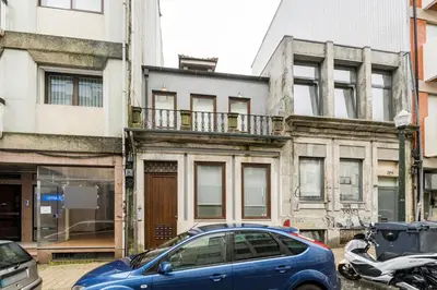 a blue car parked in front of a building at GuestReady - Comfortable Retreat in Porto in Porto