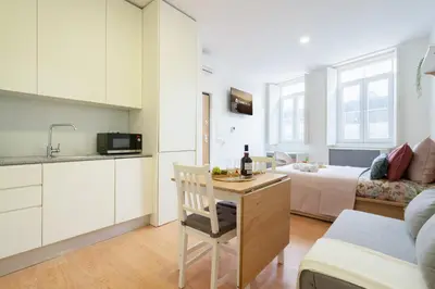 a small apartment with a kitchen and a bedroom at Host Wise - Santa Catarina Cosy Downtown in Porto