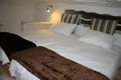 a large bed with white sheets and pillows at Apartment Oportoloft in Porto
