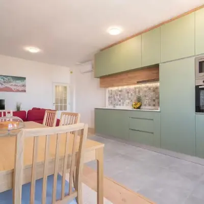 Host Wise - Comfy Minimalist Flat
