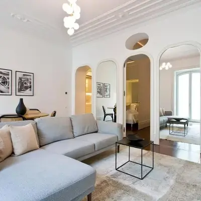 Boutique Rentals- THE CLéRiGoS Apt w/ patio