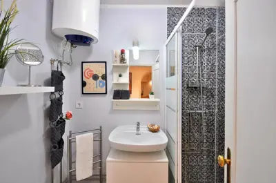 a bathroom with a sink and a shower at Lips Friendship Shelter in Porto