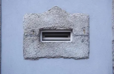 a window on the side of a building at ChillHouse_Porto in Porto