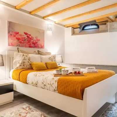 Host Wise - Colourful Cozy Flat