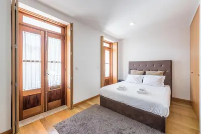 a bedroom with a large bed and a window at GuestReady - Daisy boutique in Porto