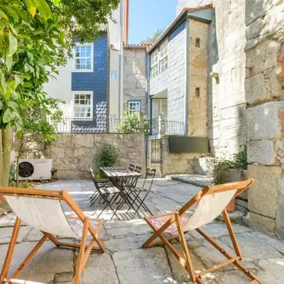 GuestReady - Historic Courtyard Townhouse