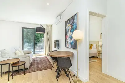 a living room with a table and a couch at Paraíso 57 D in Porto