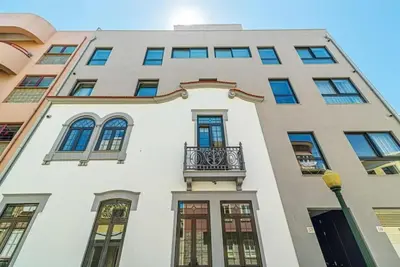 a white building with windows and a balcony at Paraíso 57 D in Porto