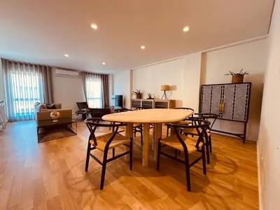 a living room with a wooden table and chairs at Paraíso P in Porto