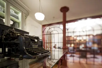 an old typewriter on a counter in a library at Porto A.S. 1829 Hotel in Porto