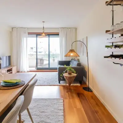 Apartamento com varanda e garagem