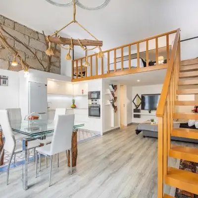 Host Wise - Deluxe Spacious Flats w Mezzanine