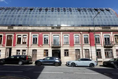 a group of cars parked in front of a building at Casa Agustina, Central and sunny Studio with optional Parking in Porto