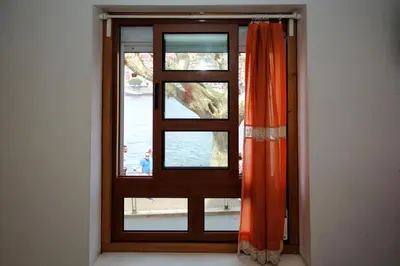 a door with a window with a view of the water at Estúdio com vistas rio Douro in Vila Nova de Gaia