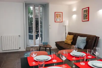 a living room with a couch and a table with wine glasses at Ark of Aqua Flat in Porto