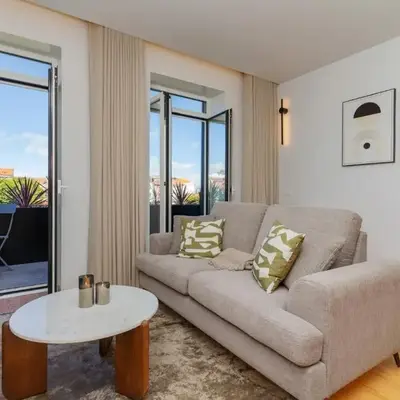 Modern apt with private balcony in the city center