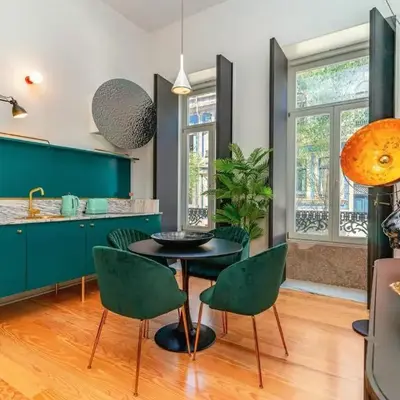 Fancy apt in iconic street full of historic houses