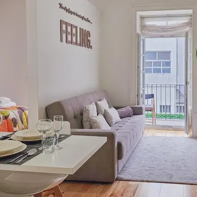 Loft w. private balcony and AC few steps to river