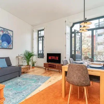 Gorgeous and central flat w. view to charmy square