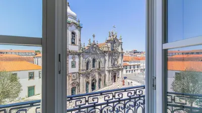 an open window with a view of a building at Carmo Apartamentos in Porto