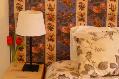 a lamp sitting on a table next to a bed at Apartamento Vintage 1 in Porto