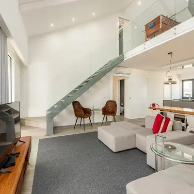 Spacious 4-Bedroom Apartment in Porto