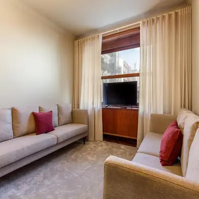 Spacious 4-Bedroom Apartment in Porto
