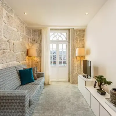 River-View Retreat in Porto