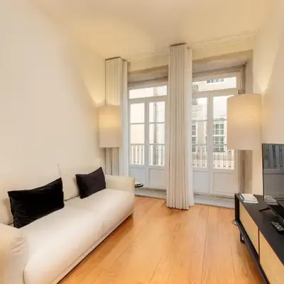Cozy Getaway in Porto with Balcony