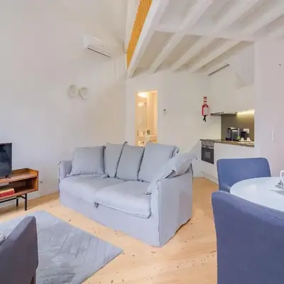 Spacious 2-Bedroom Retreat in Porto