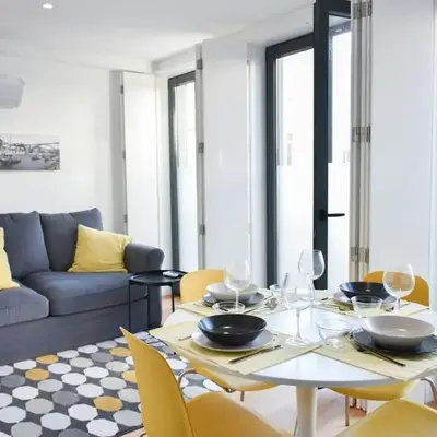 Central with balcony - 9 min-walk to Trindade