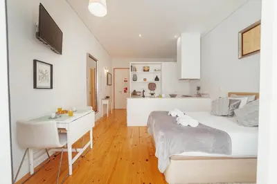 a white bedroom with a desk and a bed at Flores Premium by Hosty in Porto