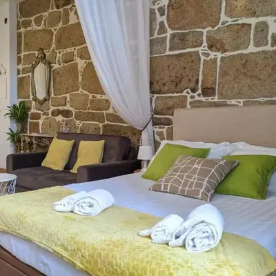 Porto-Stone Wall Apartment